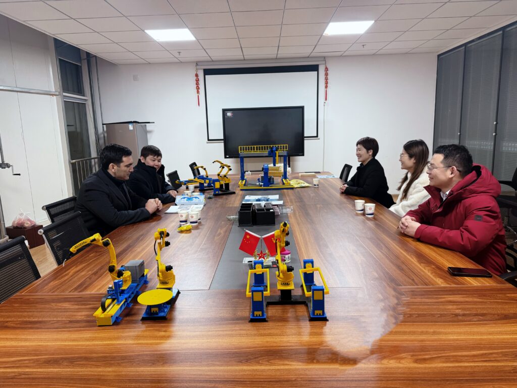 Korean Clients Visit Our Company’s Industrial Robots and Positioners, Deepening Strategic Cooperation